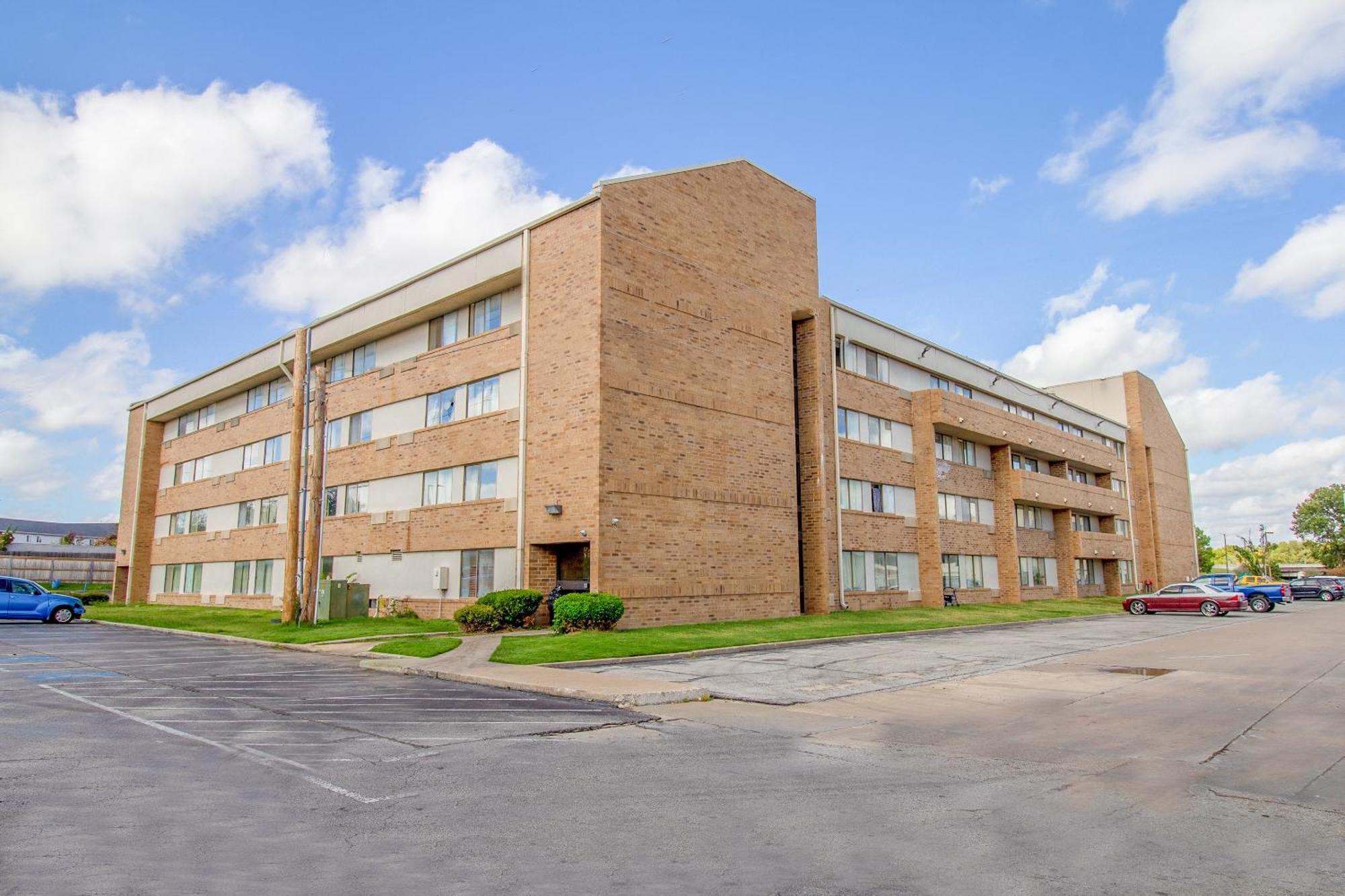 Tulsa Square Hotel Central, I-44 By Oyo Exteriér fotografie